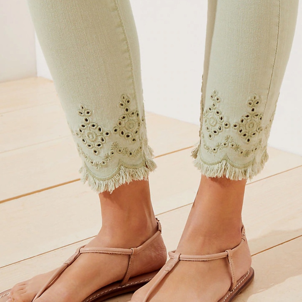 NWT Loft Eyelet Hem Skinny Crop Jeans in Matcha Latte.  Size 2 - Picture 3 of 6